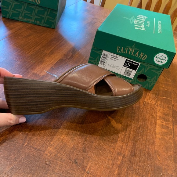 Brand new Eastland sandals - Picture 4 of 4